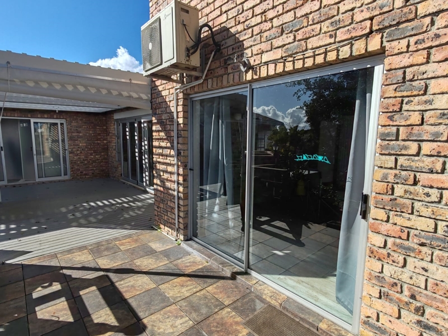 3 Bedroom Property for Sale in De Kelders Western Cape